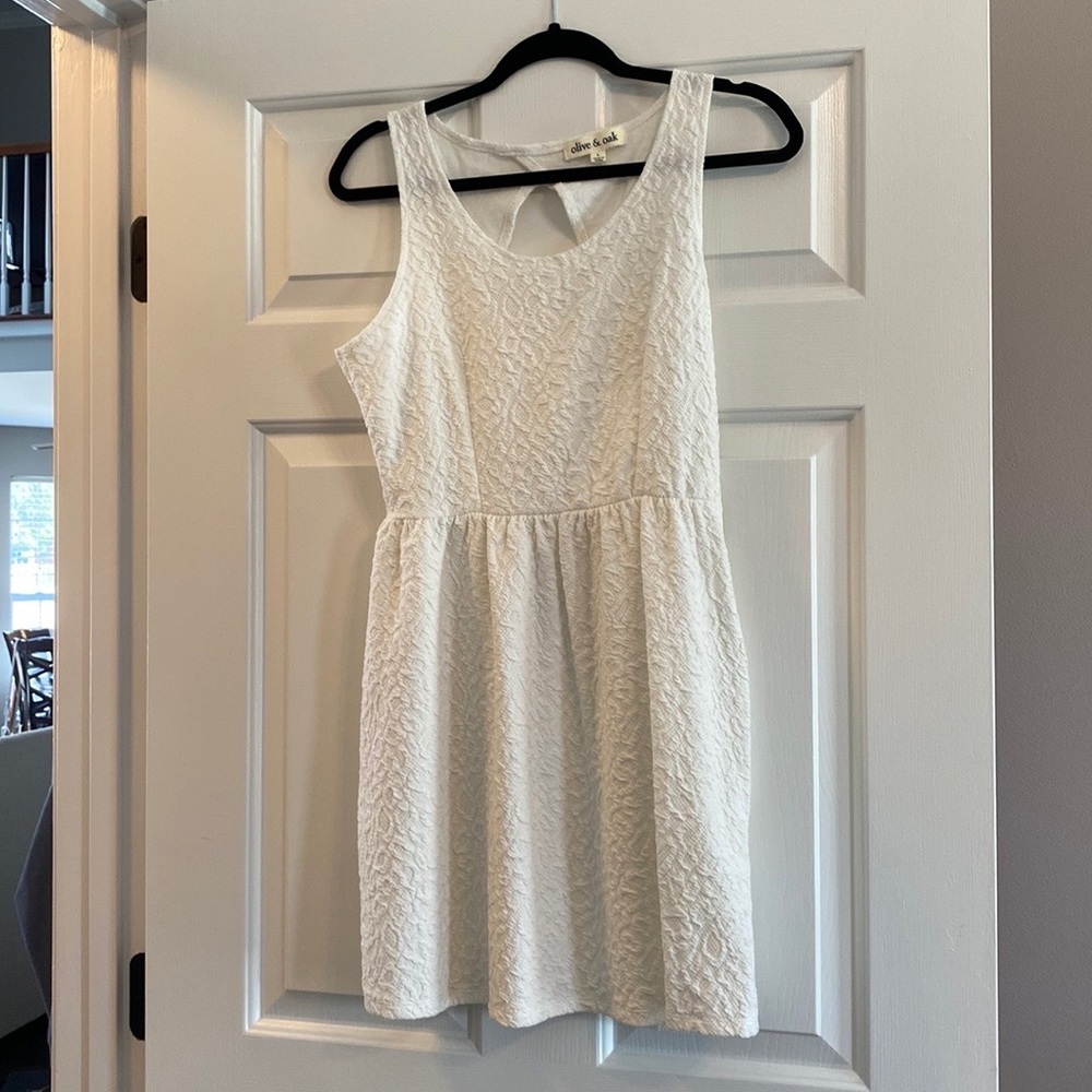 WHITE DRESS - Picture 1 of 3